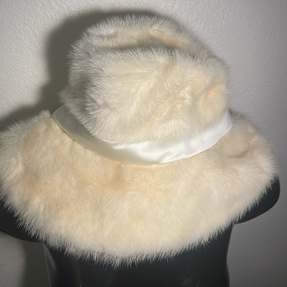 Speiser Furs Vintage Small Bucket Creamy Color Hat Beautiful Very Classy main image 4